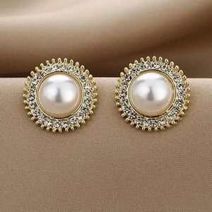 5/$25 WHITE RHINESTONE PEARL STUDS